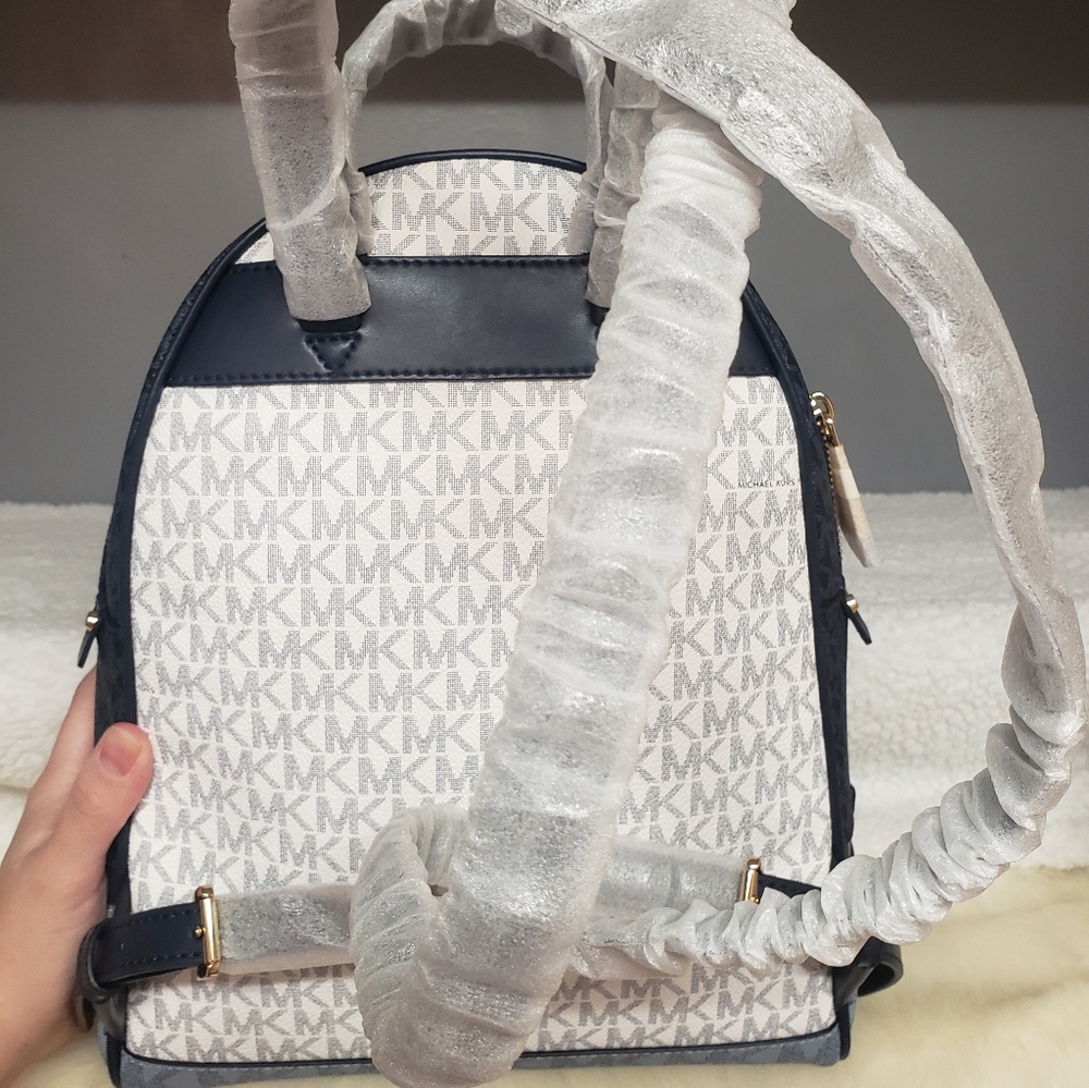 Michael Kors Rhea backpack - Picture 3 of 5